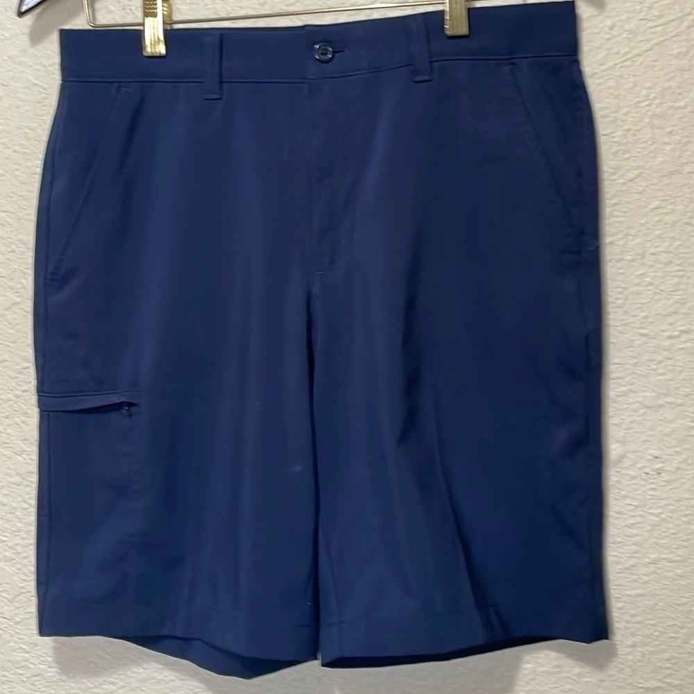 Perry Ellis Men's Lightweight Navy Shorts. Very Good Condition. Size 32.